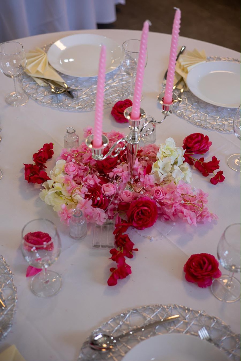 Festtafel in Pink – Eventdekoration von Glow Event Mannheim